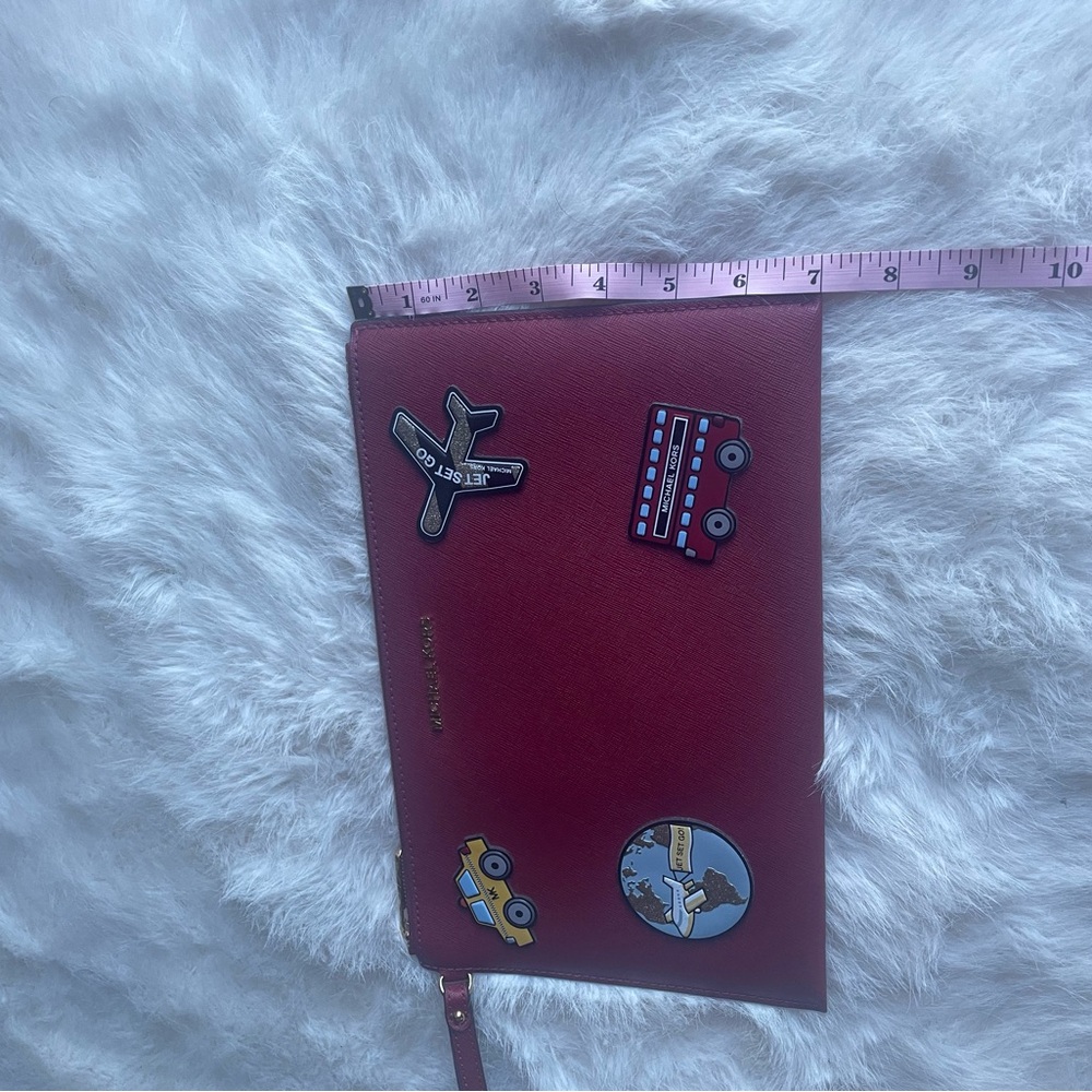 Michael Kors Burgundy Leather Wristlet with Travel Motifs.NEW without tags - Picture 6 of 7